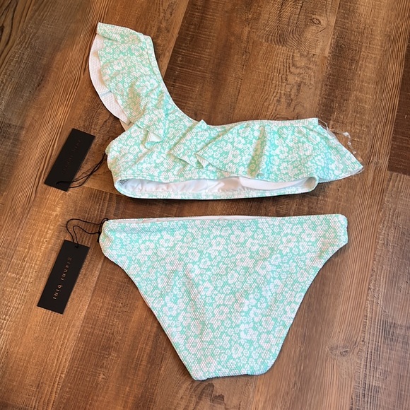 Gianni Bini Ruffle Top Bikini - Picture 5 of 6